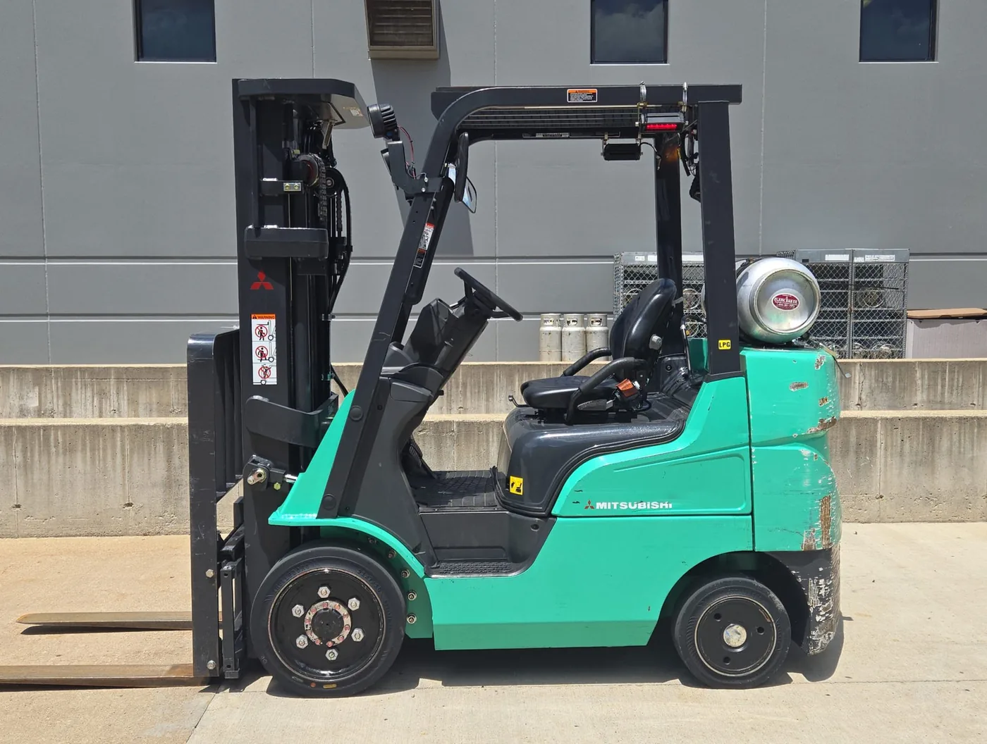 2020 Mitsubishi FGC25N