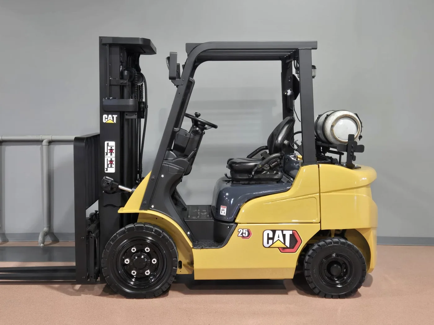 2020 Mitsubishi FG25N