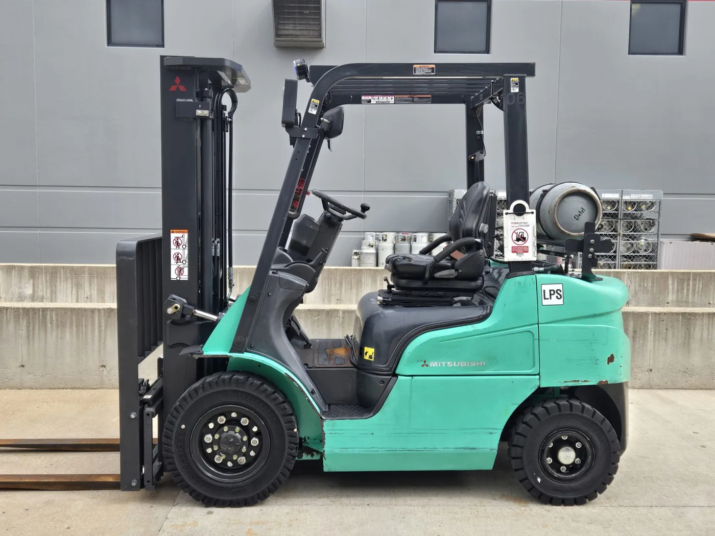 2020 Mitsubishi FG25N