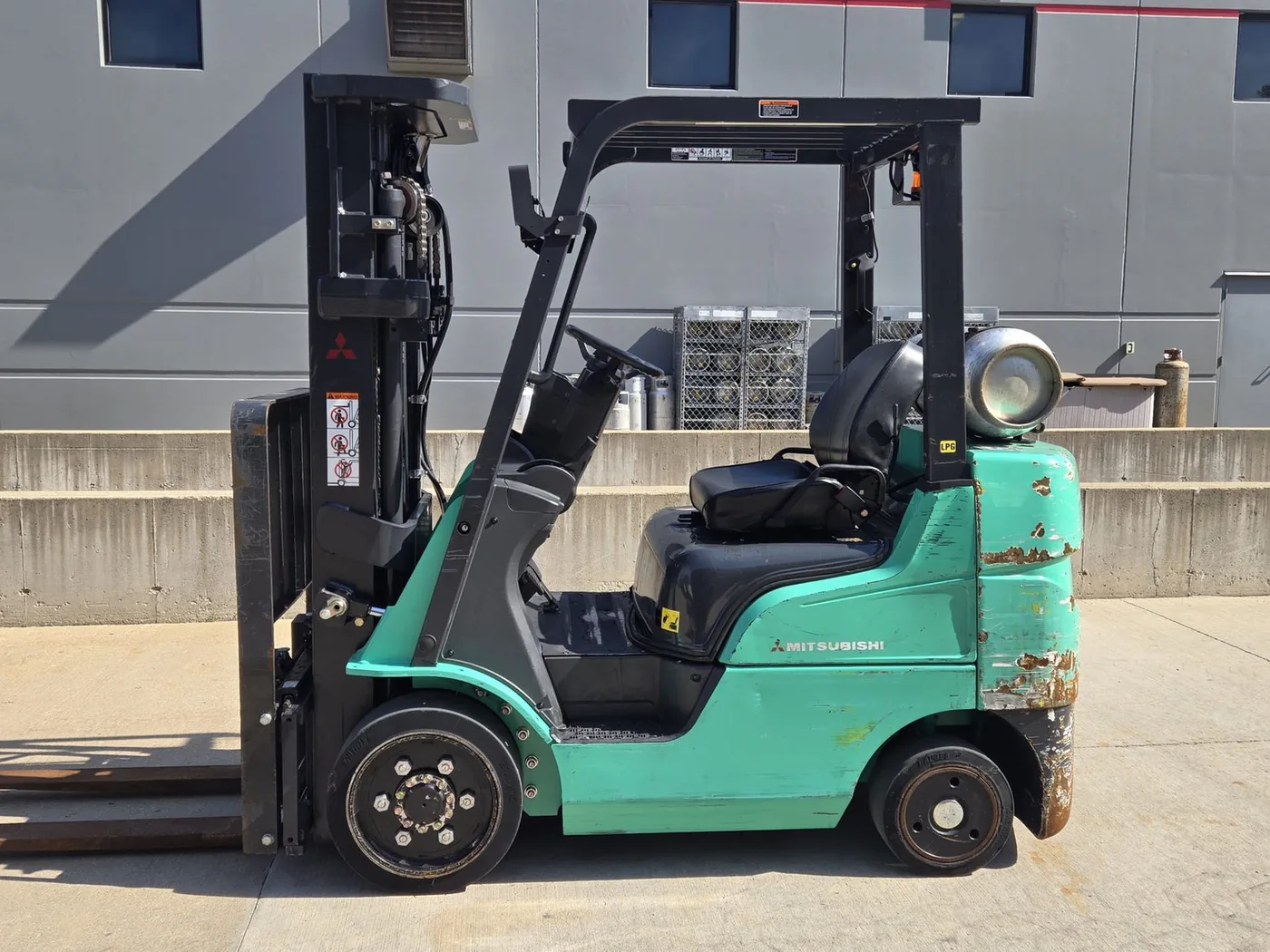 2021 Mitsubishi FGC25N