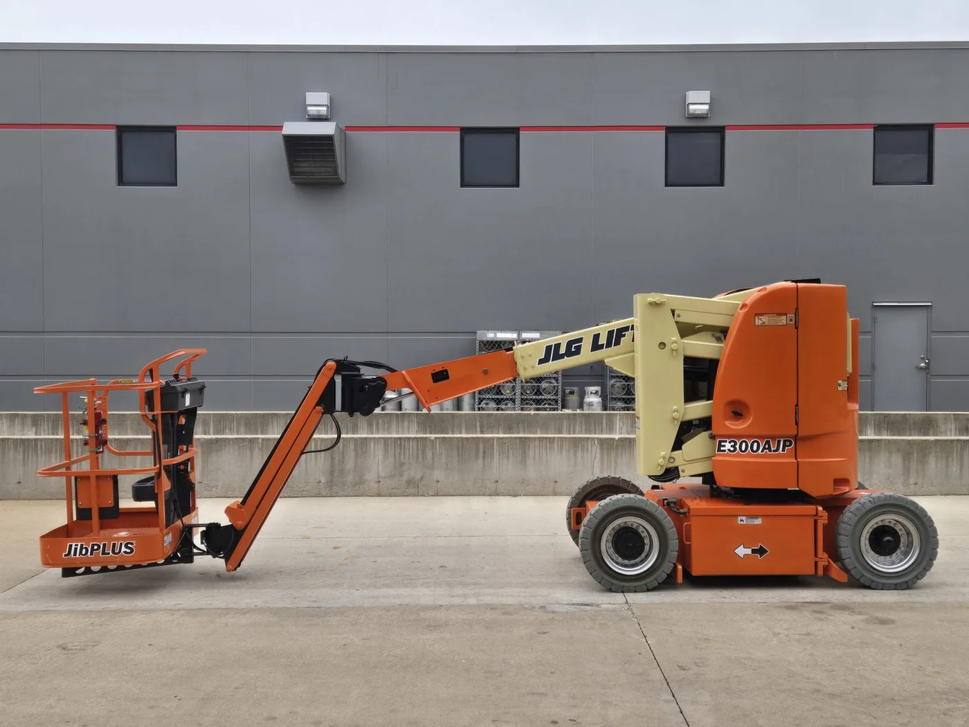 2013 JLG E300AJP