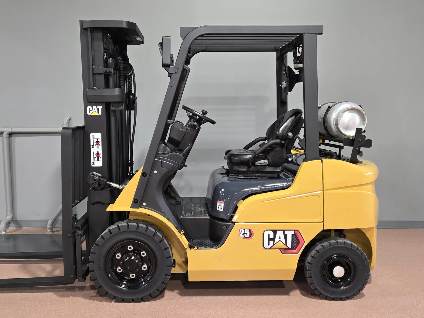 2020 Mitsubishi FG25N