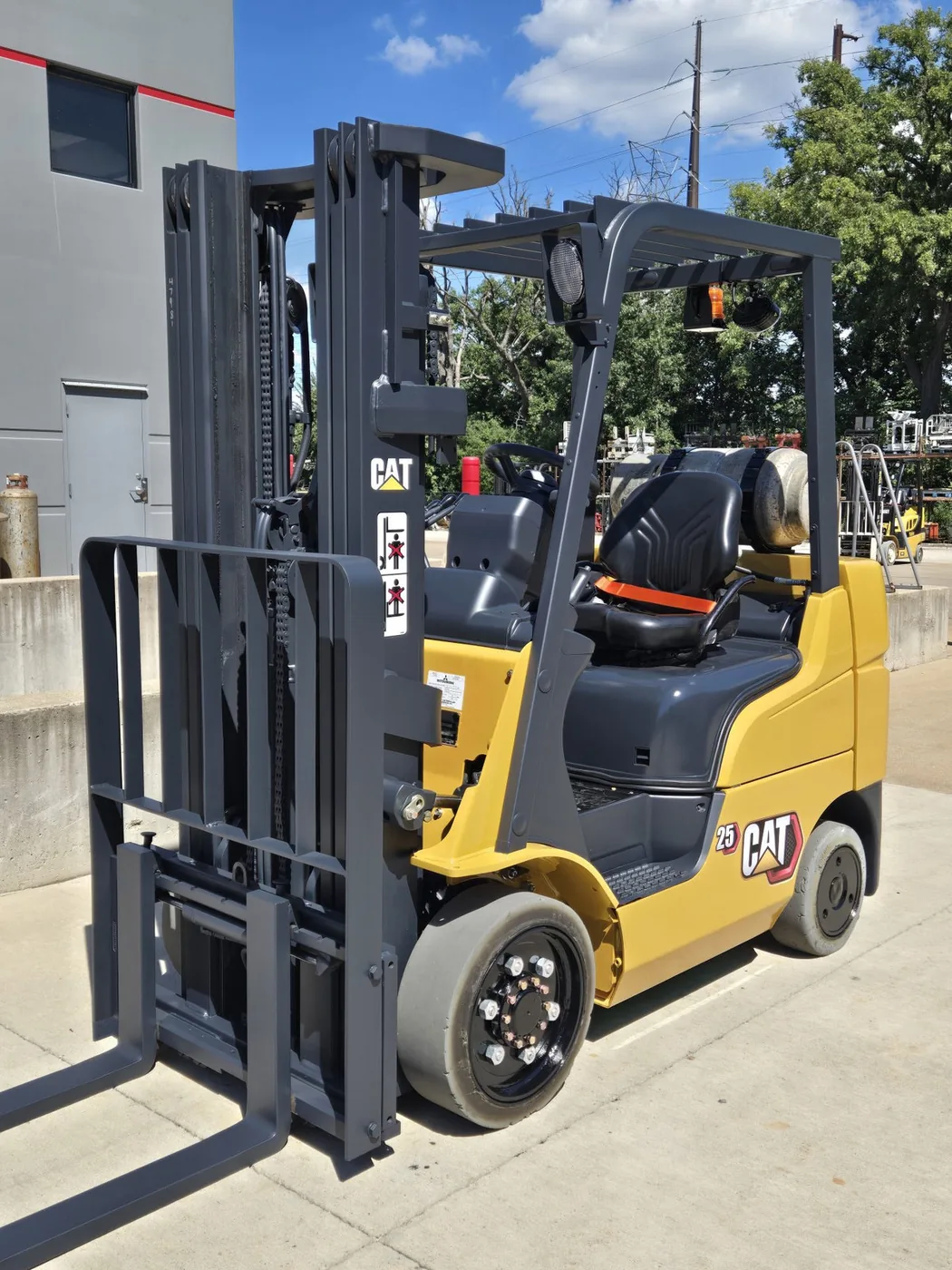 2020 Mitsubishi FGC25N