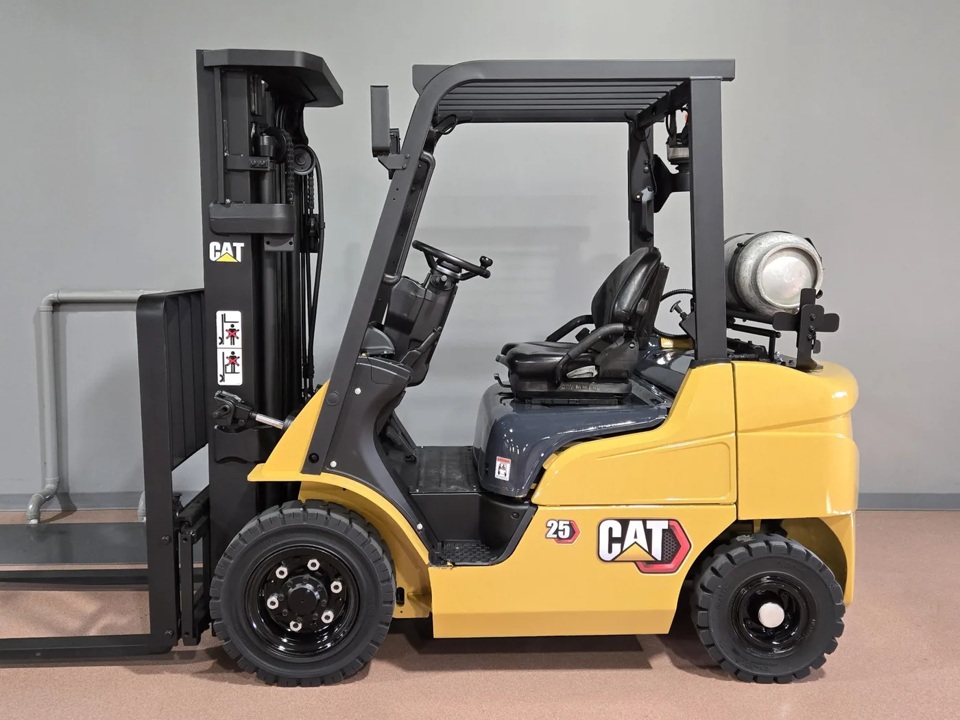 2020 Mitsubishi FG25N
