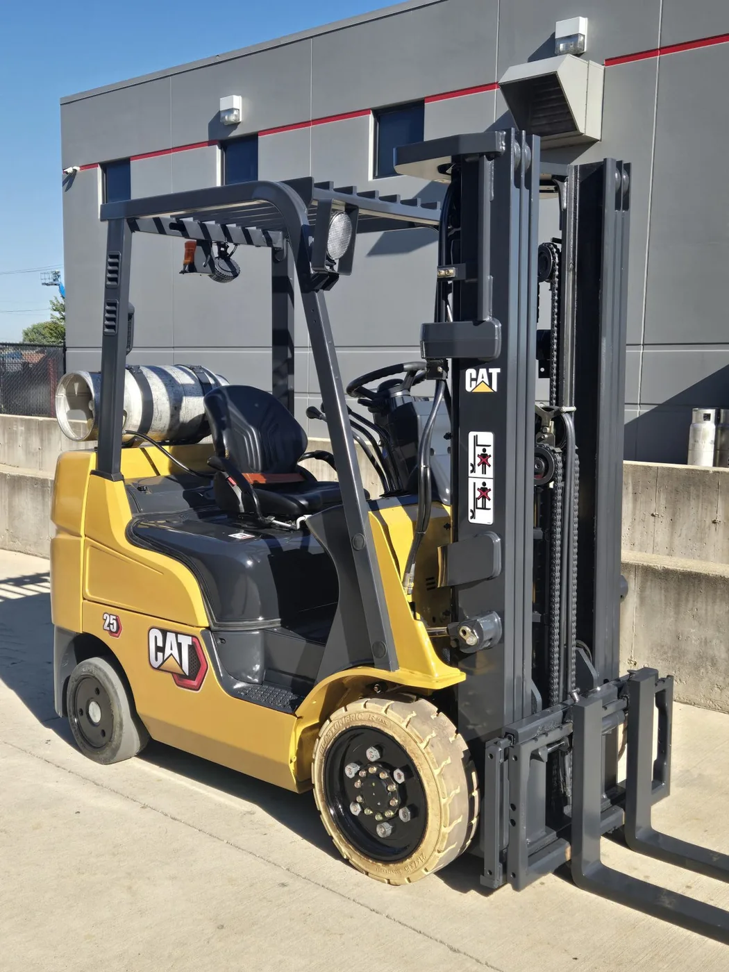2020 Mitsubishi FGC25N