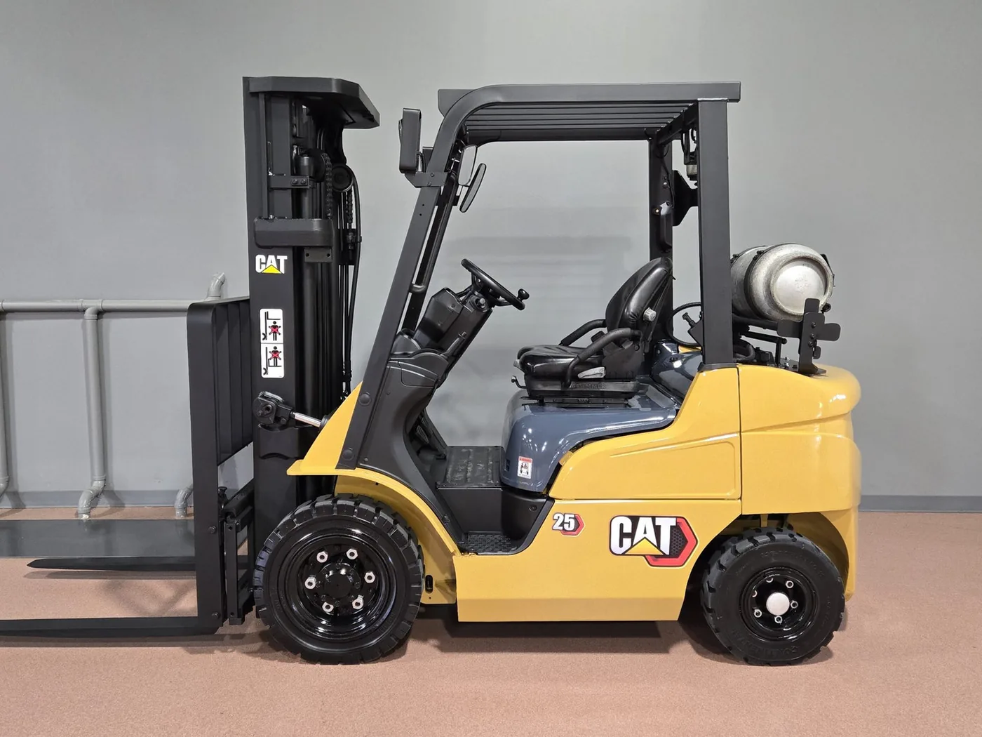 2020 Mitsubishi FG25N