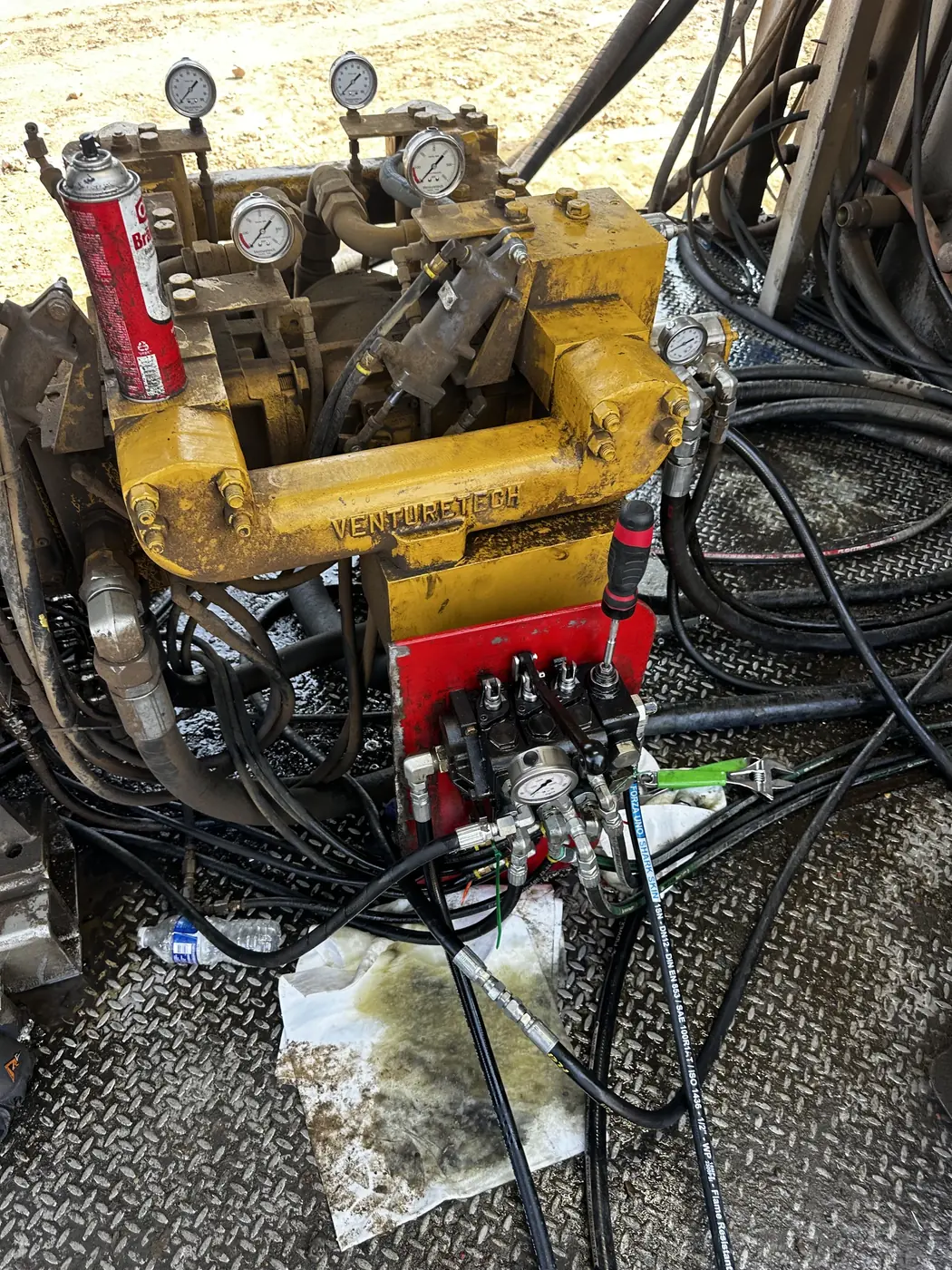 VentureTech ST80 HPU with pressure gauges and temporary hydraulic connections