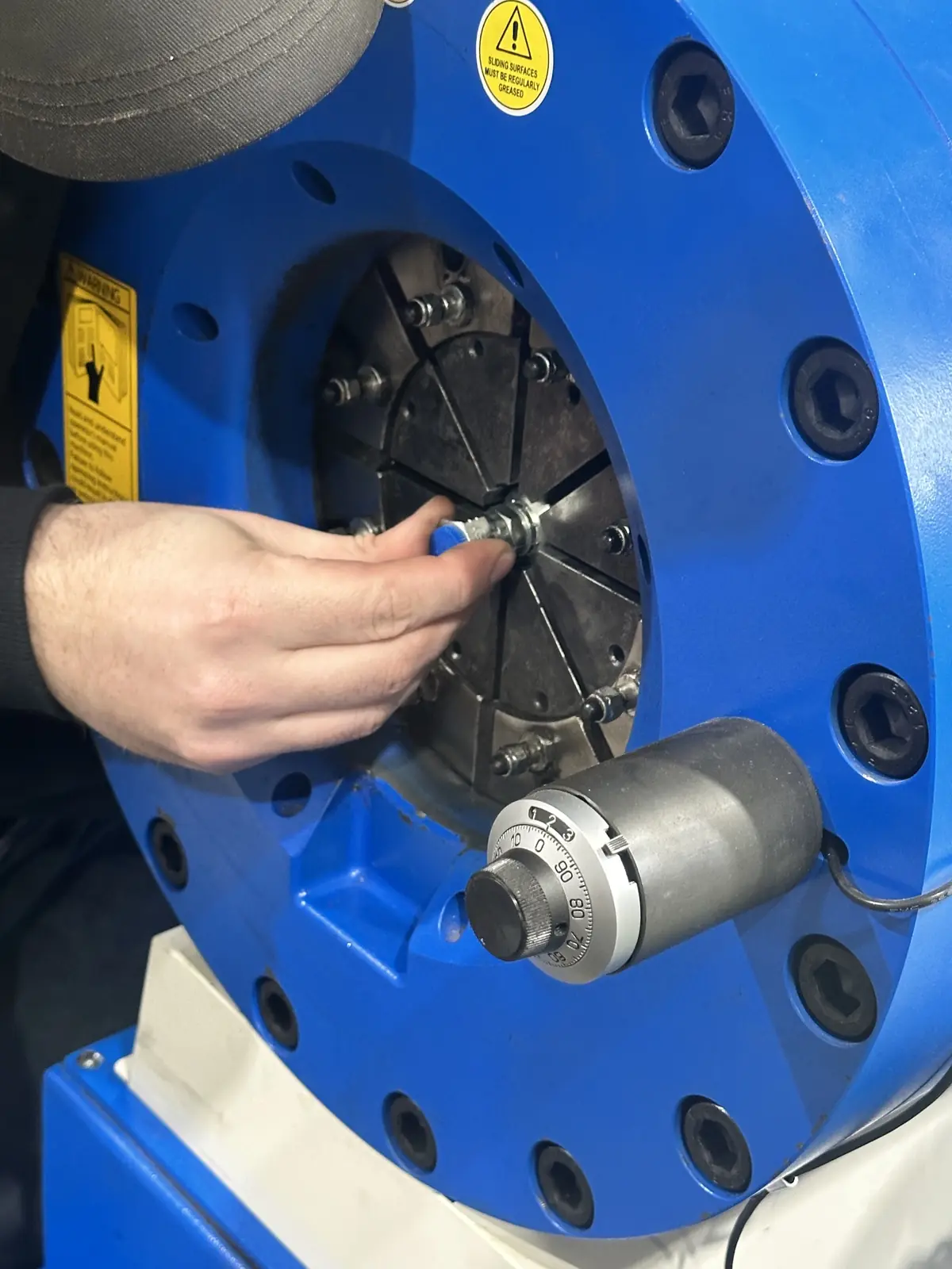 Hydraulic hose crimping equipment at the Mondak shop