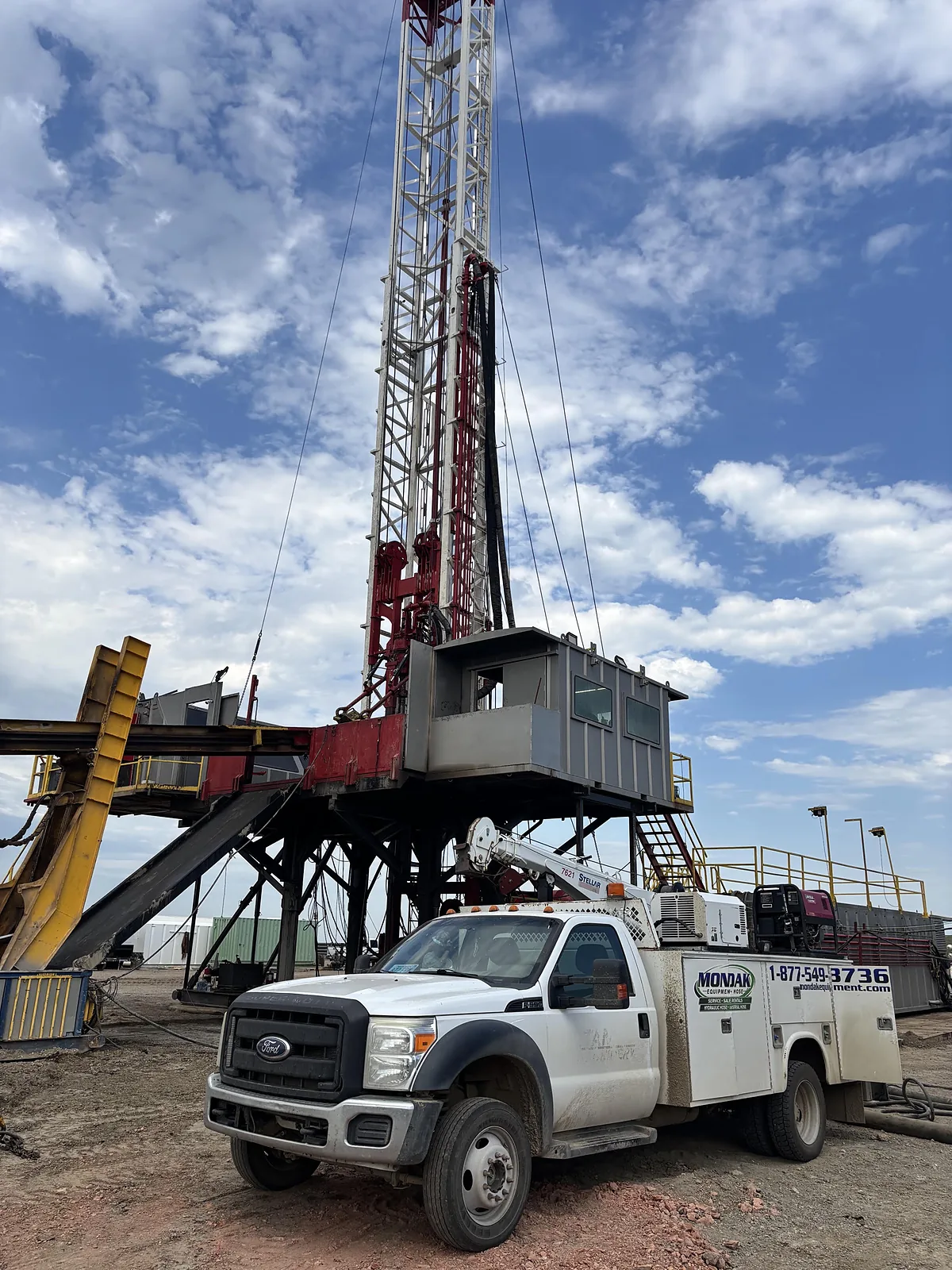 Mondak service truck at an oilfield drilling rig