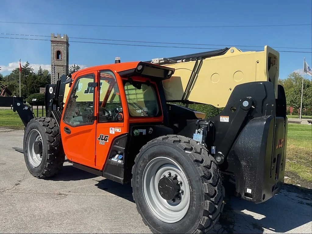 JLG telehandler ready for equipment work
